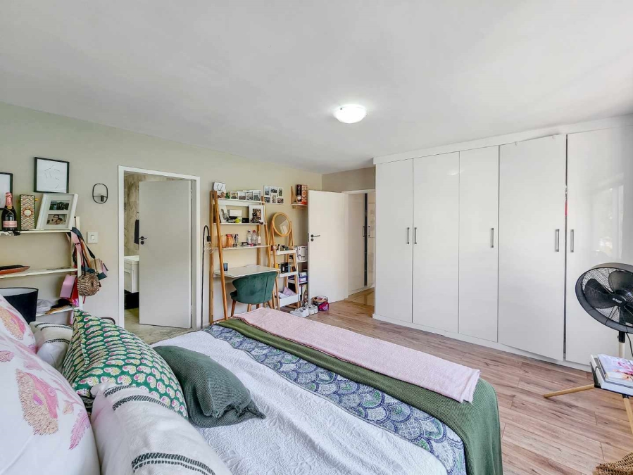 To Let 3 Bedroom Property for Rent in Sea Point Western Cape